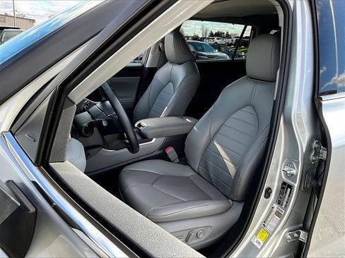 Used 2022 Toyota Highlander XLE image 10