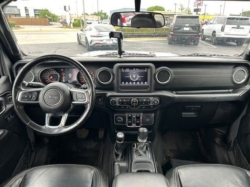Used 2019 Jeep Wrangler Unlimited Sahara w/ Cold Weather Group AWD/4WD image 15