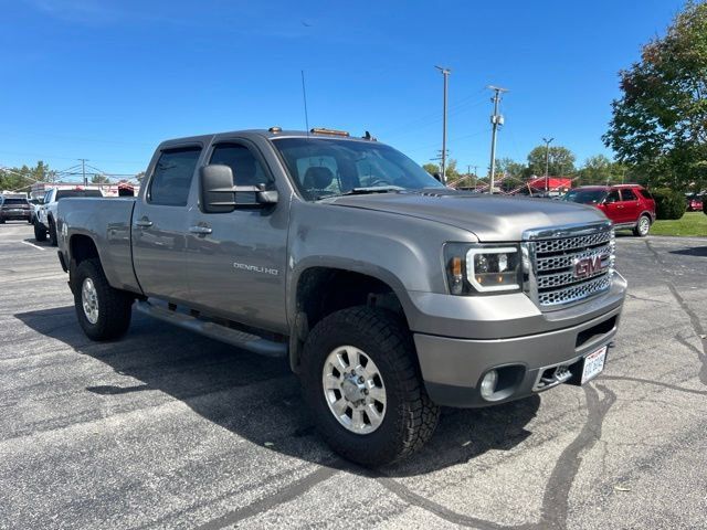 Used 2013 GMC Sierra 2500 Denali w/ Suspension Package, Off-Road AWD/4WD image 3