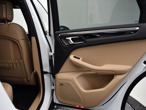 Used 2025 Porsche Macan image 46