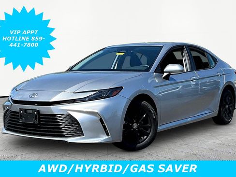 Used 2025 Toyota Camry LE AWD/4WD image 1