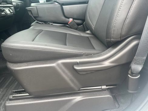 Used 2025 Chevrolet Silverado 2500 W/T RWD image 7