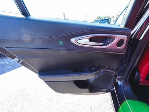 Used 2024 Alfa Romeo Giulia Veloce image 13