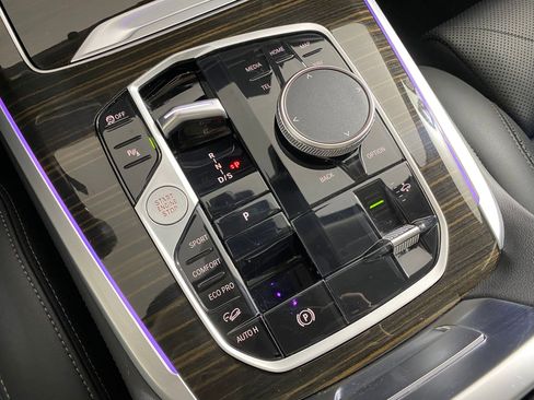 Certified 2025 BMW X7 xDrive40i image 19