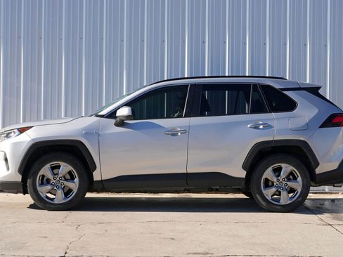 Used 2019 Toyota RAV4 Limited image 8