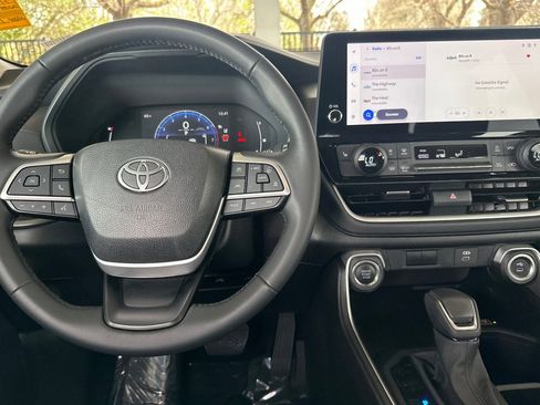 Certified 2025 Toyota Grand Highlander AWD image 18