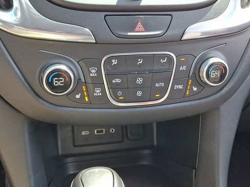 Used 2020 Chevrolet Equinox LT FWD image 16