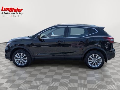 Used 2020 Nissan Rogue Sport SV FWD image 2