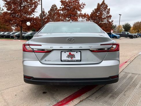 Used 2025 Toyota Camry LE image 7