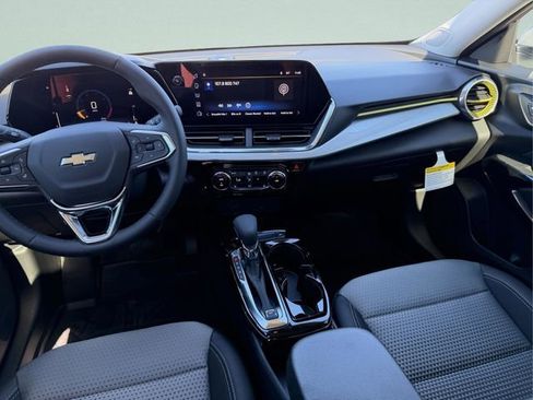 New 2026 Chevrolet Trax LT w/ Driver Confidence Package FWD image 18