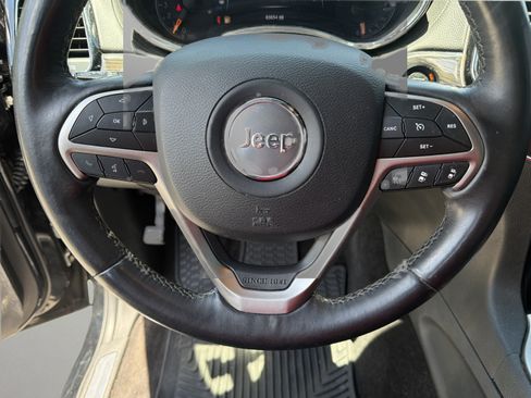 Used 2019 Jeep Grand Cherokee Overland AWD/4WD image 15