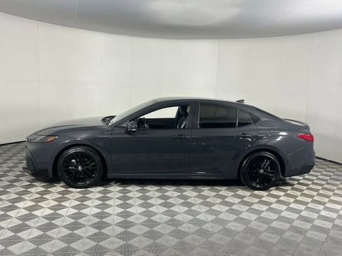 Used 2025 Toyota Camry SE image 11