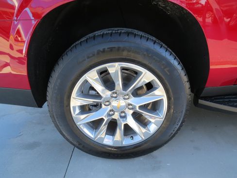 New 2026 Chevrolet Suburban Premier image 8