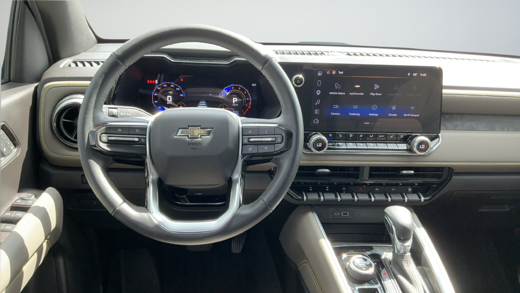 Used 2026 Chevrolet Colorado ZR2 w/ Technology Package AWD/4WD image 9