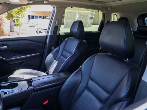 Used 2024 Nissan Rogue SV w/ SV Premium Package FWD image 41