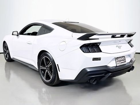 Used 2025 Ford Mustang Coupe image 6