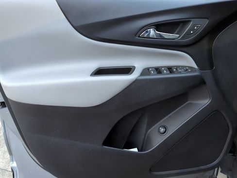 Used 2024 Chevrolet Equinox LT FWD image 19