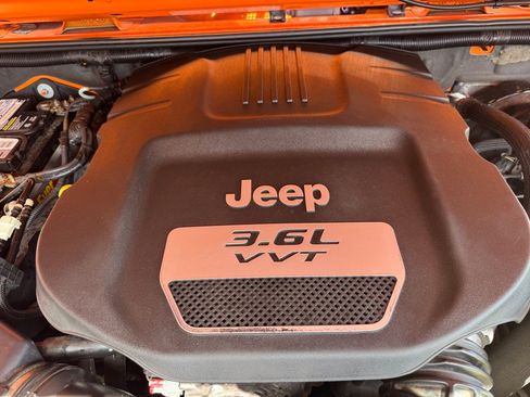 Used 2013 Jeep Wrangler Unlimited Sport AWD/4WD image 15