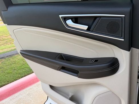 Used 2021 Ford Edge Titanium FWD image 23