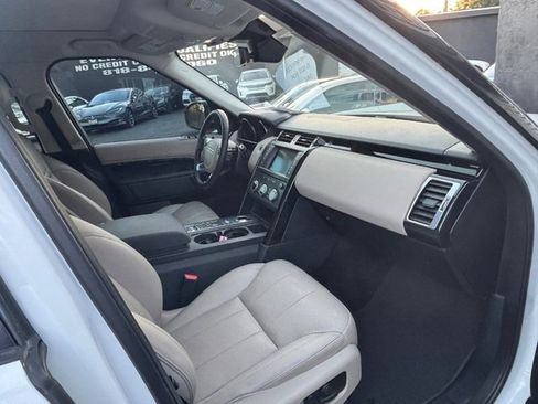 Used 2017 Land Rover Discovery SE image 26