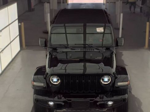 Used 2022 Jeep Wrangler Unlimited Sahara AWD/4WD image 4