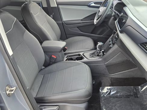Certified 2024 Volkswagen Taos SE FWD image 18