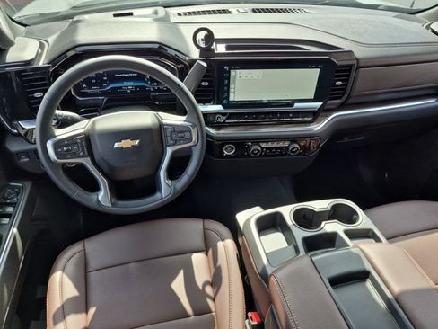 Used 2023 Chevrolet Silverado 1500 LT AWD/4WD image 18