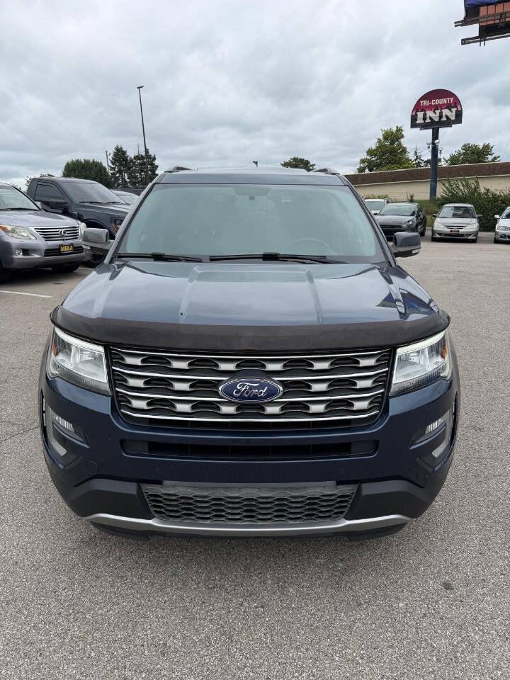 Used 2017 Ford Explorer XLT w/ Equipment Group 202A AWD/4WD image 52
