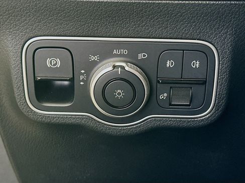 Used 2025 Mercedes-Benz GLA 250 4MATIC image 17