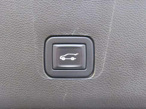 Used 2020 Chevrolet Traverse RS AWD/4WD image 25