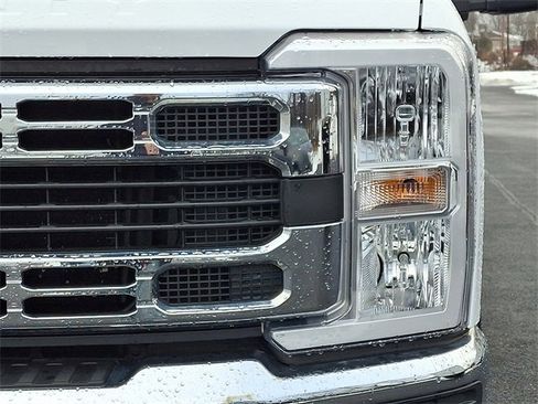 Used 2024 Ford F250 XLT image 12