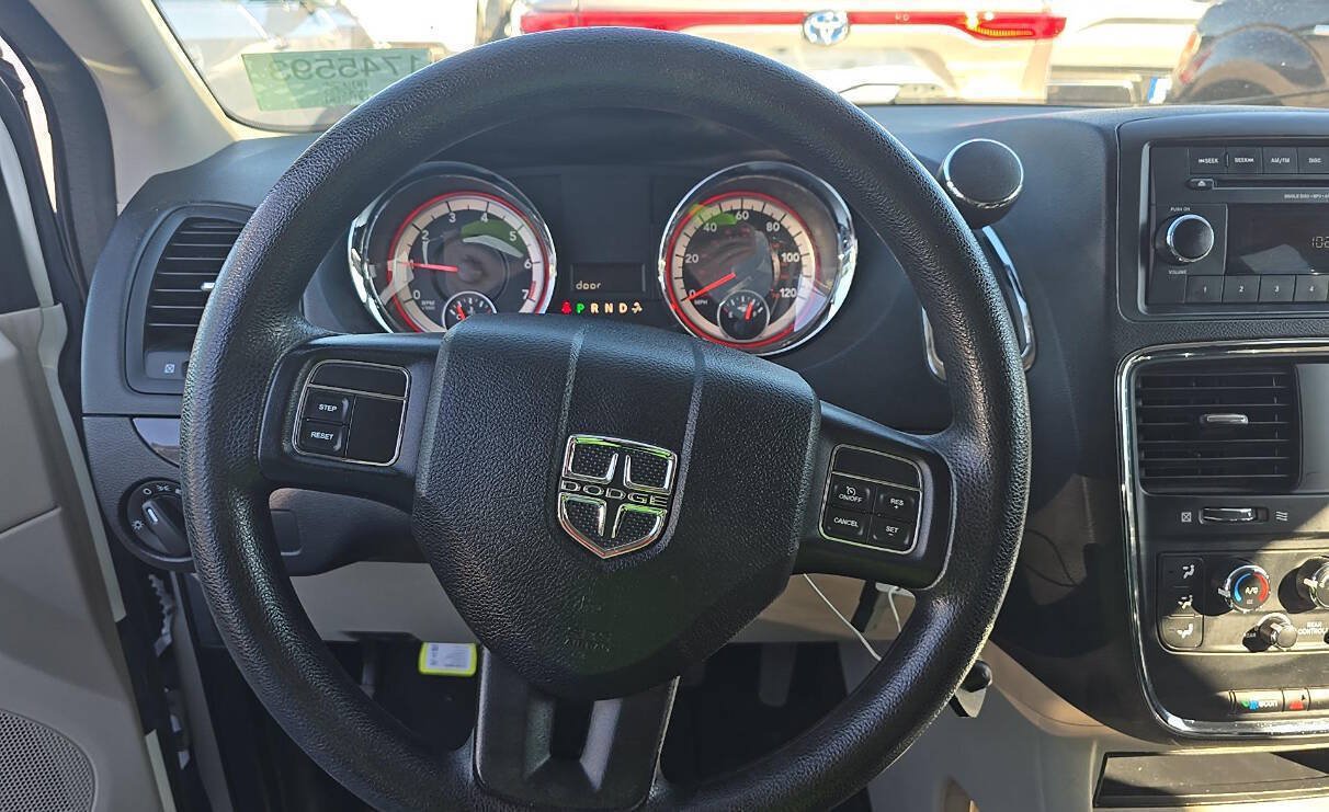 Used 2016 Dodge Grand Caravan SXT FWD image 14
