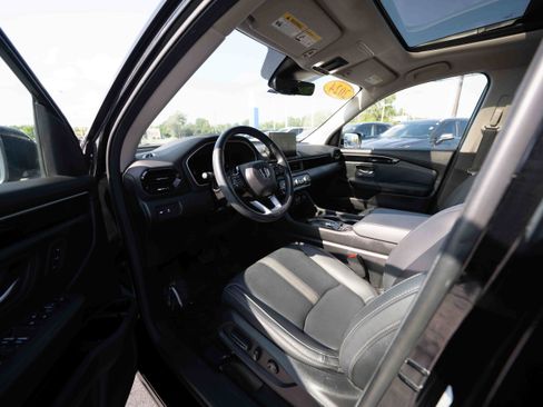 Used 2024 Honda Pilot Touring image 8