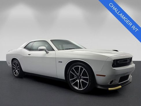Used 2023 Dodge Challenger R/T RWD image 1