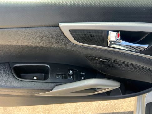 Used 2015 Hyundai Veloster w/ Option Group 03 image 19