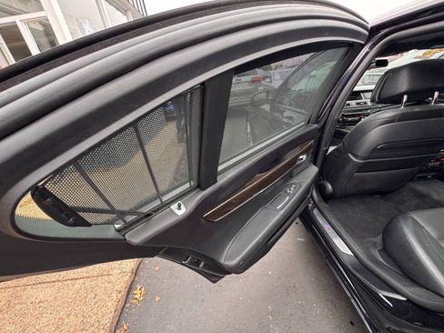 Used 2014 BMW 750Li xDrive AWD/4WD image 27