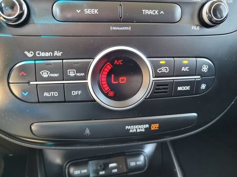 Used 2017 Kia Soul + FWD image 24