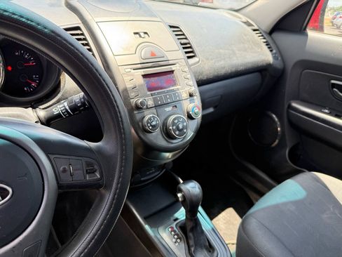 Used 2011 Kia Soul + FWD image 9