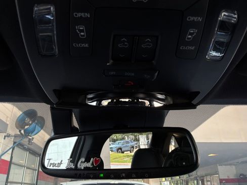 Used 2025 Toyota Sienna XSE AWD/4WD image 35