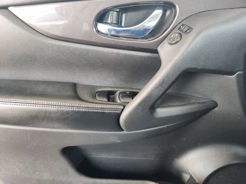 Used 2019 Nissan Rogue SV FWD image 21