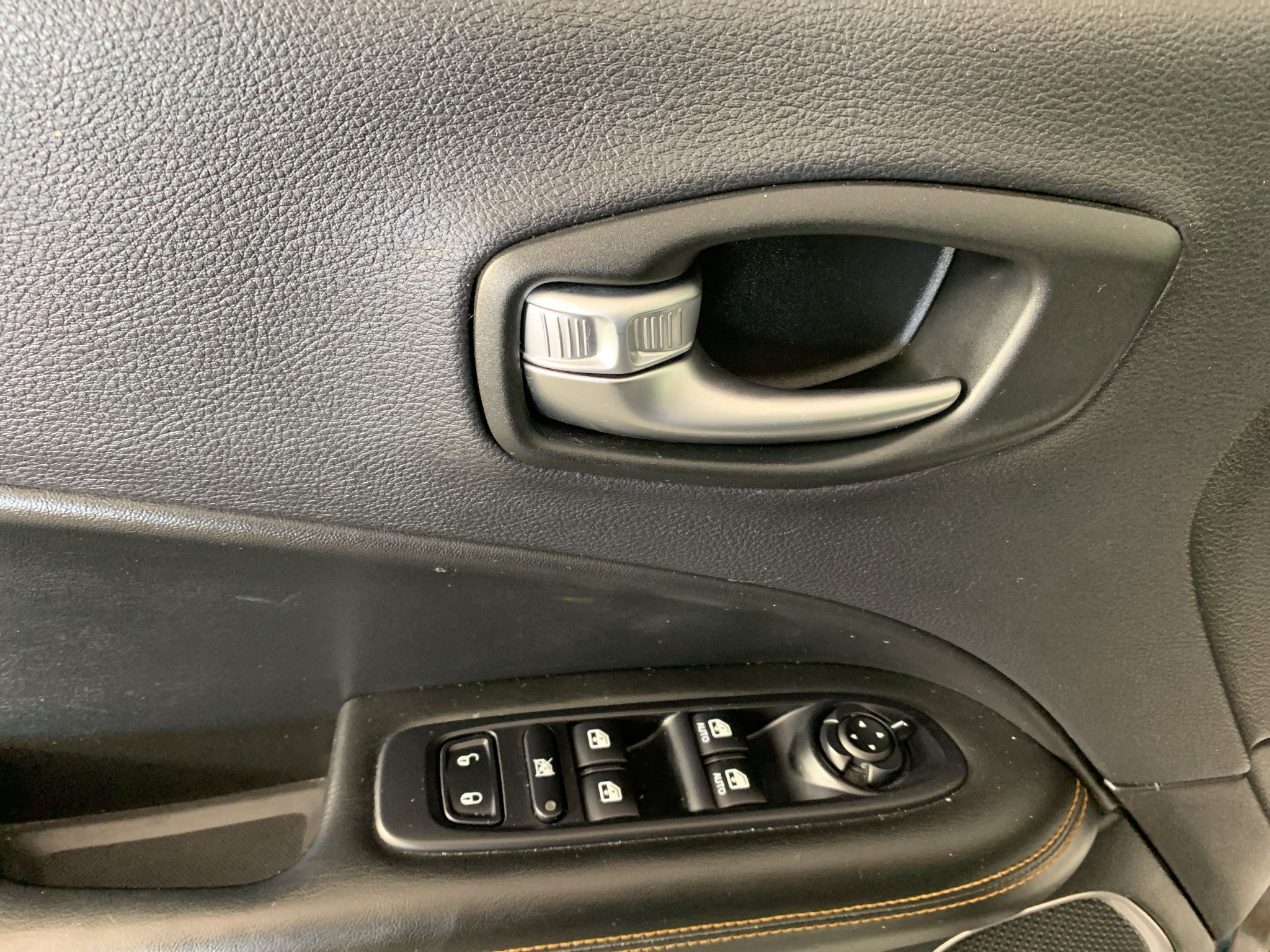 Used 2018 Jeep Compass Limited w/ Navigation Group AWD/4WD image 14
