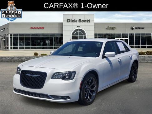 Used 2018 Chrysler 300 S RWD image 2