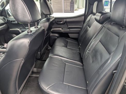Used 2018 Toyota Tacoma Limited image 18