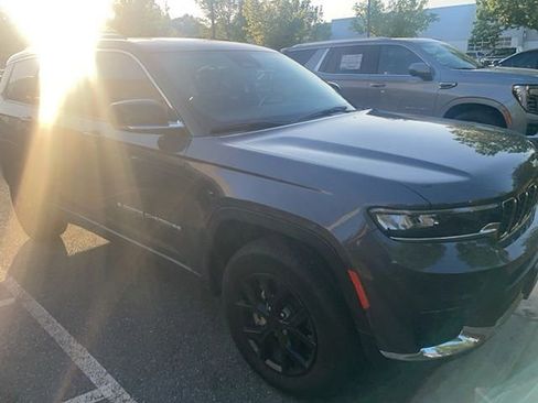 Used 2023 Jeep Grand Cherokee L Limited AWD/4WD image 5