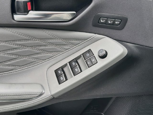 Used 2020 Toyota Avalon Limited w/ All Weather Liner Package FWD image 12