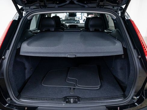 Used 2024 Volvo XC40 B5 Plus AWD/4WD image 8