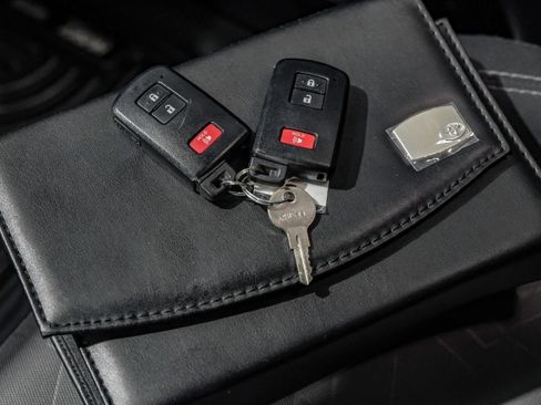 Used 2020 Toyota Tacoma TRD Off-Road w/ Advanced Technology Package image 65