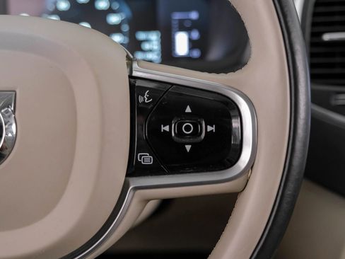 Used 2019 Volvo XC90 T5 Momentum image 18