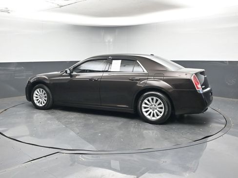 Used 2013 Chrysler 300 image 3