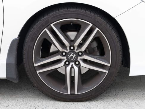 Used 2017 Honda Accord Sport image 11